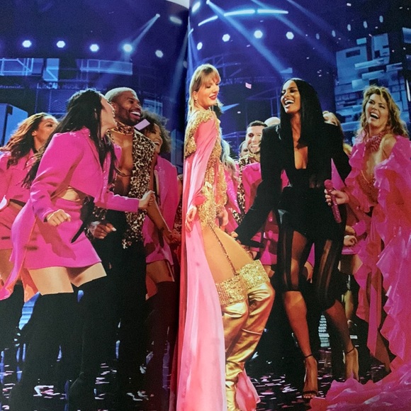 Country Legend Shania Twain Magazine - Picture 8 of 16